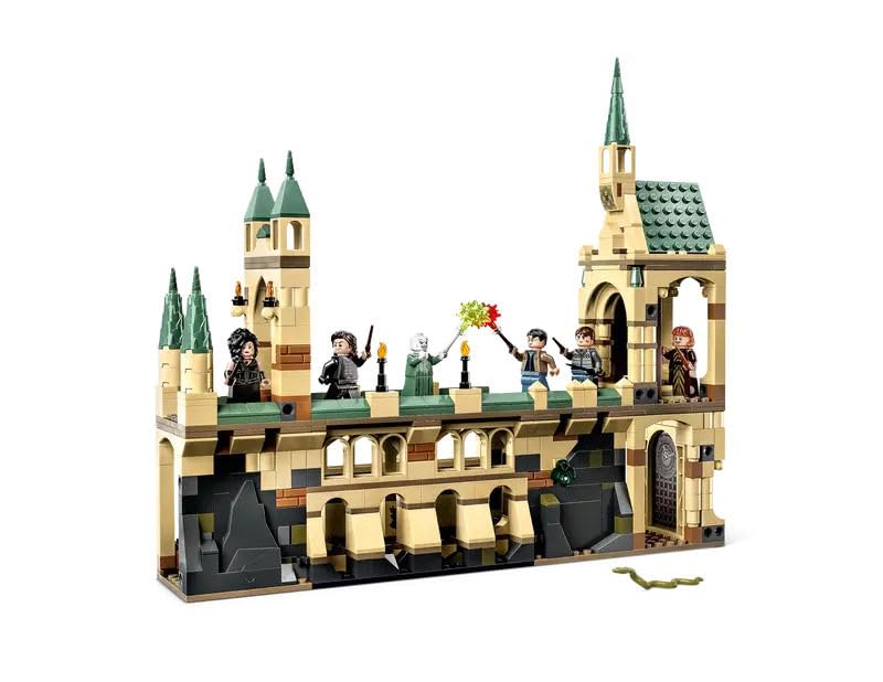 LEGO Harry Potter The Battle of Hogwarts, Castle Toy with Molly Weasley, Bellatrix Lestrange and Voldemort Minifigures plus the Sword of Gryffindor, Deathly Hallows – Part 2 Set, Gift for Kids 76415