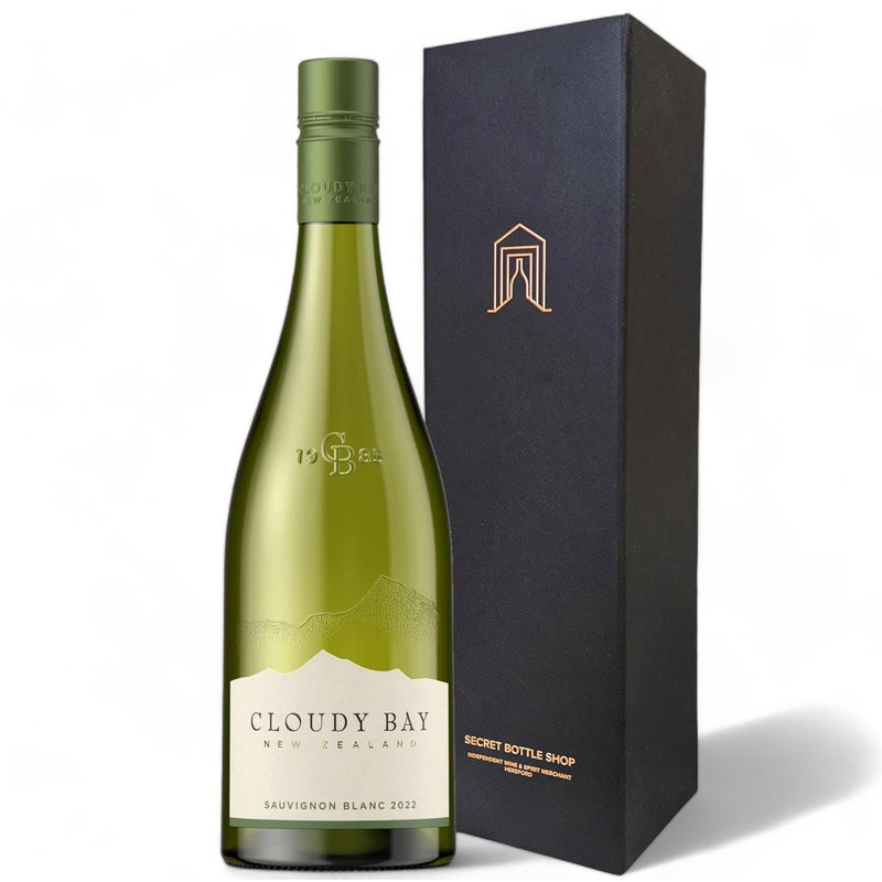 Cloudy Bay Sauvignon Blanc Gift Boxed 75cl | Premium White Wine Gift | Wine Gifts for Him, Her, Birthdays, Christmas Wine Gifts, Corporate Wine Gifts