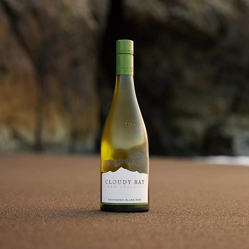 Cloudy Bay Sauvignon Blanc Gift Boxed 75cl | Premium White Wine Gift | Wine Gifts for Him, Her, Birthdays, Christmas Wine Gifts, Corporate Wine Gifts