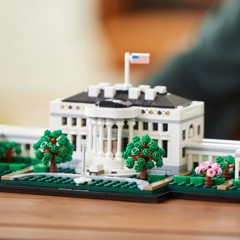 LEGO 21054 Architecture The White House Display Model Building Kit, Landmark Collection Set for Adults, Collectible Home Décor Gift Idea for Men, Women, Him or Her