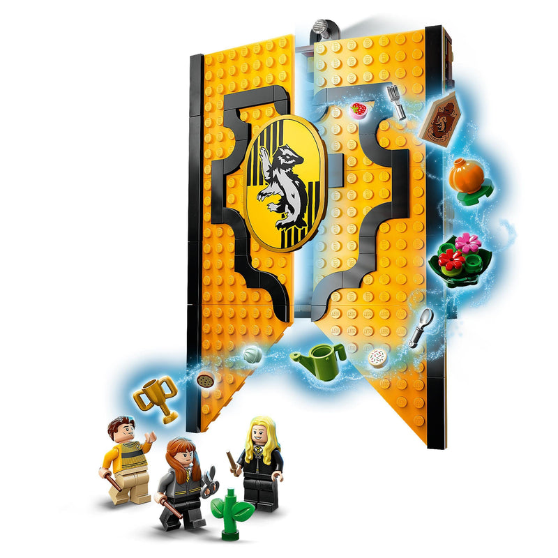 LEGO 76412 Harry Potter Hufflepuff House Banner, Hogwarts Castle Common Room Toy or Wall Decoration, Set with 3 Minifigures and Mandrake, Collectable Travel Toys