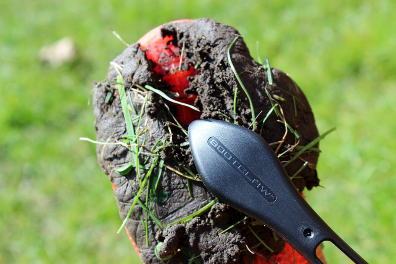 Bootclaw - the pocket mud scraper. Ideal for football and rugby boots, running shoes, golf shoes and walking boots. (neon) - Gift Guide