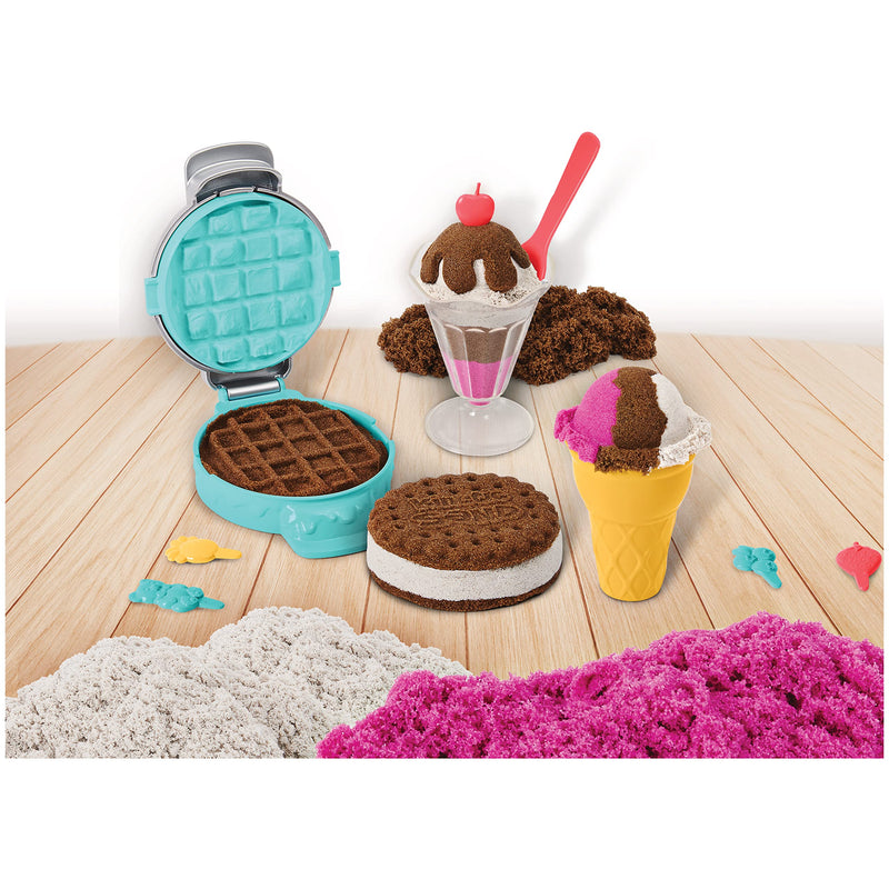 Kinetic Sand Construction Site Folding Sandbox Playset, for Kids Aged 3 and Up & Scents, Ice Cream Treats Playset with 3 Colours of All-Natural Scented Sand and 6 Serving Tools