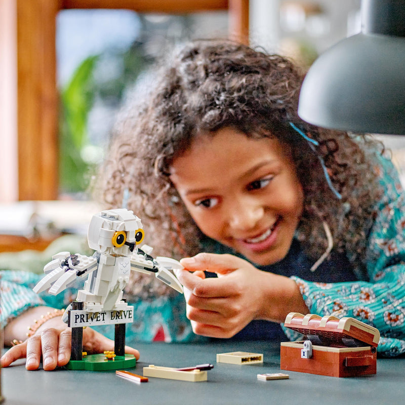 LEGO Harry Potter Hedwig at 4 Privet Drive, Buildable Toy for 7 Plus Year Old Kids, Girls & Boys, with an Owl Figure, Independent Play Set, Small Wizarding World Gift Idea 76425