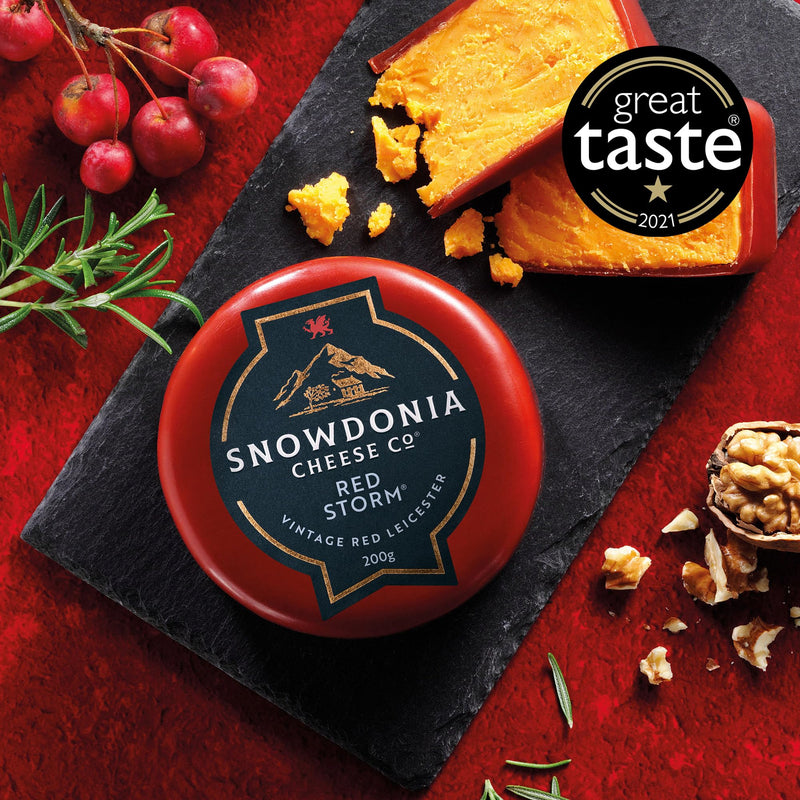 Snowdonia Cheese Company | Cheese & Beer Lover's Hamper | 3 Cheese Truckles, 2 Chutneys, Wholemeal Crackers & Beer